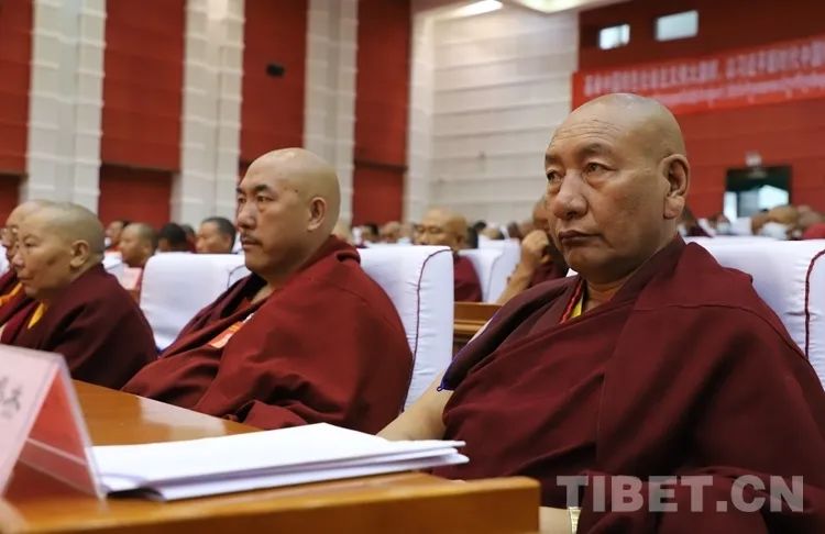 西藏高僧大德宣讲藏传佛教爱国故事